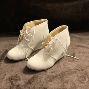 Soda WInter White Booties 4M(girls) 6M(womens)